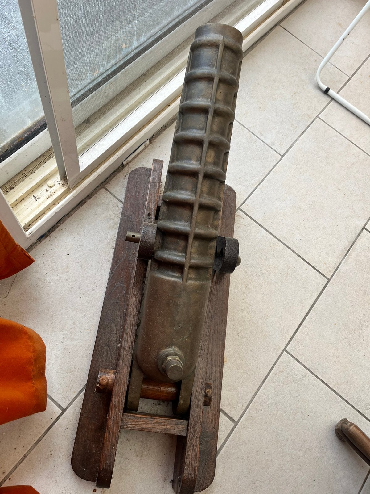 Replica van brons naval scheeps kanon, Ophalen