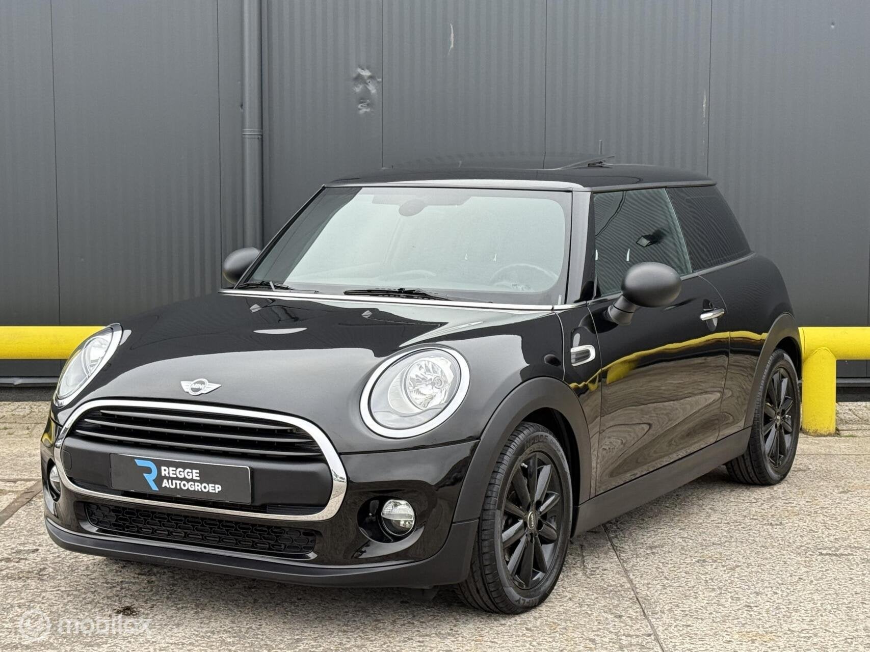 Mini Cooper 1.2 AUTOMAAT | PANORAMADAK | NIEUWSTAAT, Auto's, Gebruikt, 1095 kg, 4 stoelen, 1198 cc