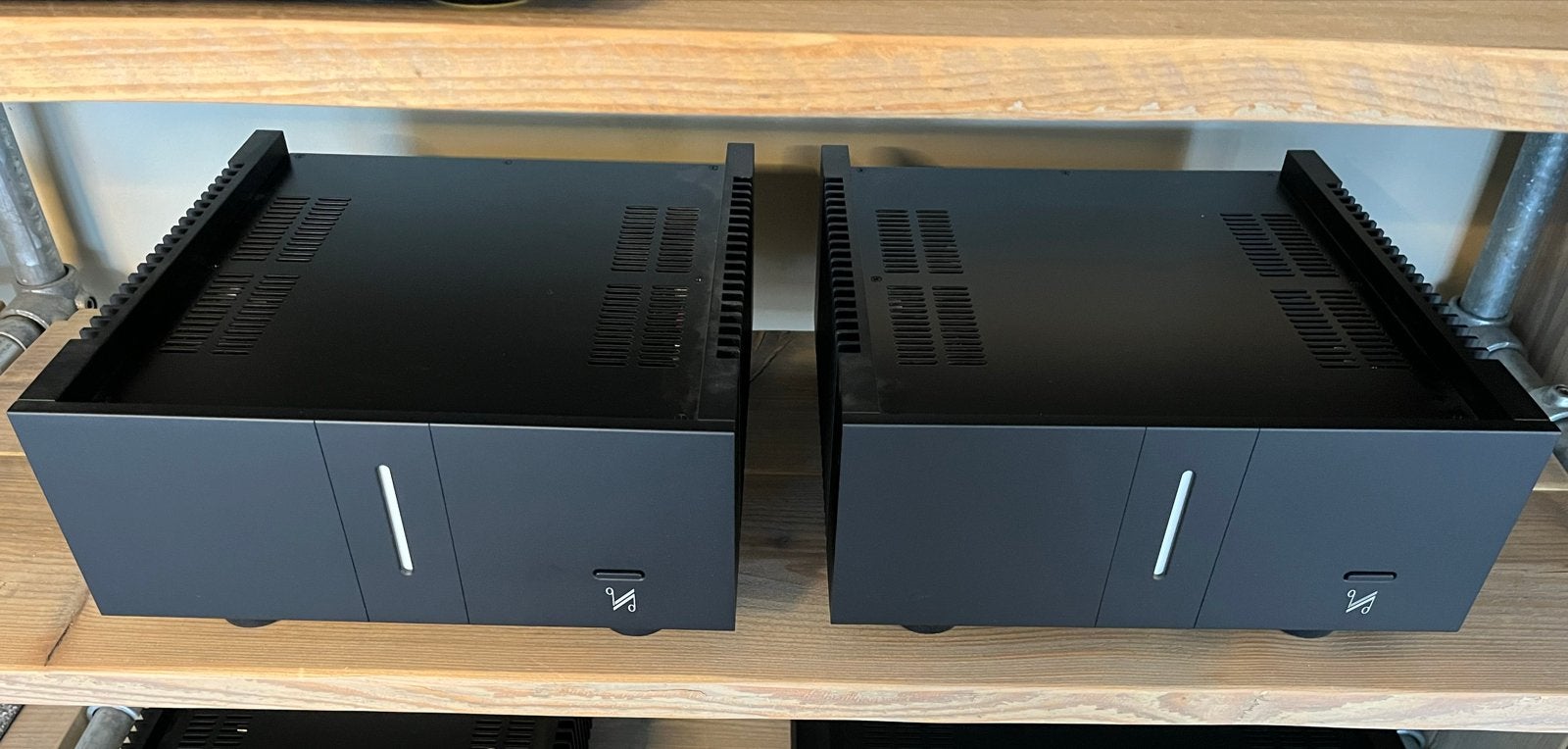 Foto 2 van Quad Artera Monoblocks  (Winkel Leegverkoop)