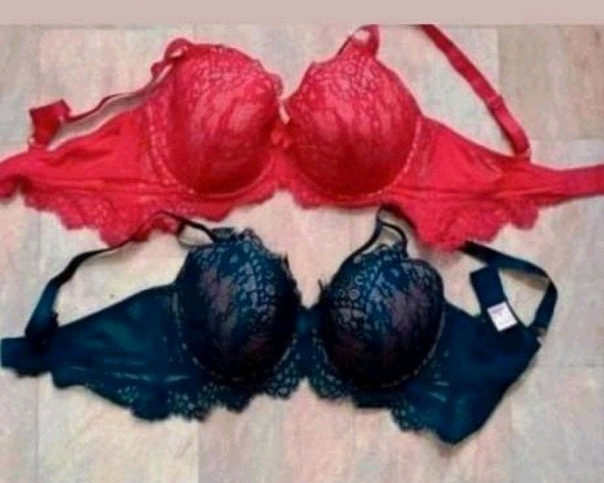 Hunkemöller beugel BH 90E rood en of d.blauw
Per stuk te koo, Hunkemöller, Ophalen of Verzenden, Blauw, BH