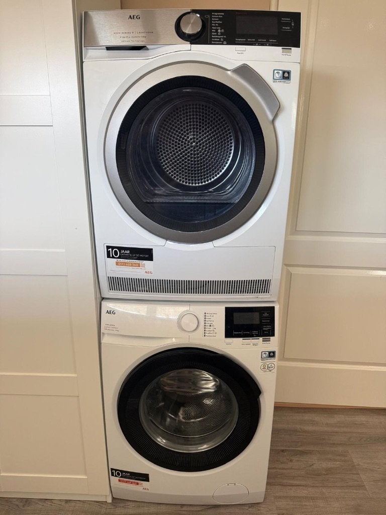 Wasmachine & Droger AEG, Ophalen, 1200 tot 1600 toeren, 8 tot 10 kg, Zo goed als nieuw