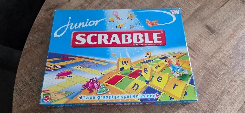 Scrabble junior, Hobby en Vrije tijd, Gezelschapsspellen | Bordspellen, Ophalen of Verzenden, Gebruikt