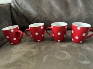 mokken rood met witte stippen, Ophalen, Zo goed als nieuw, Overige stijlen, Kop(pen) en/of Schotel(s)