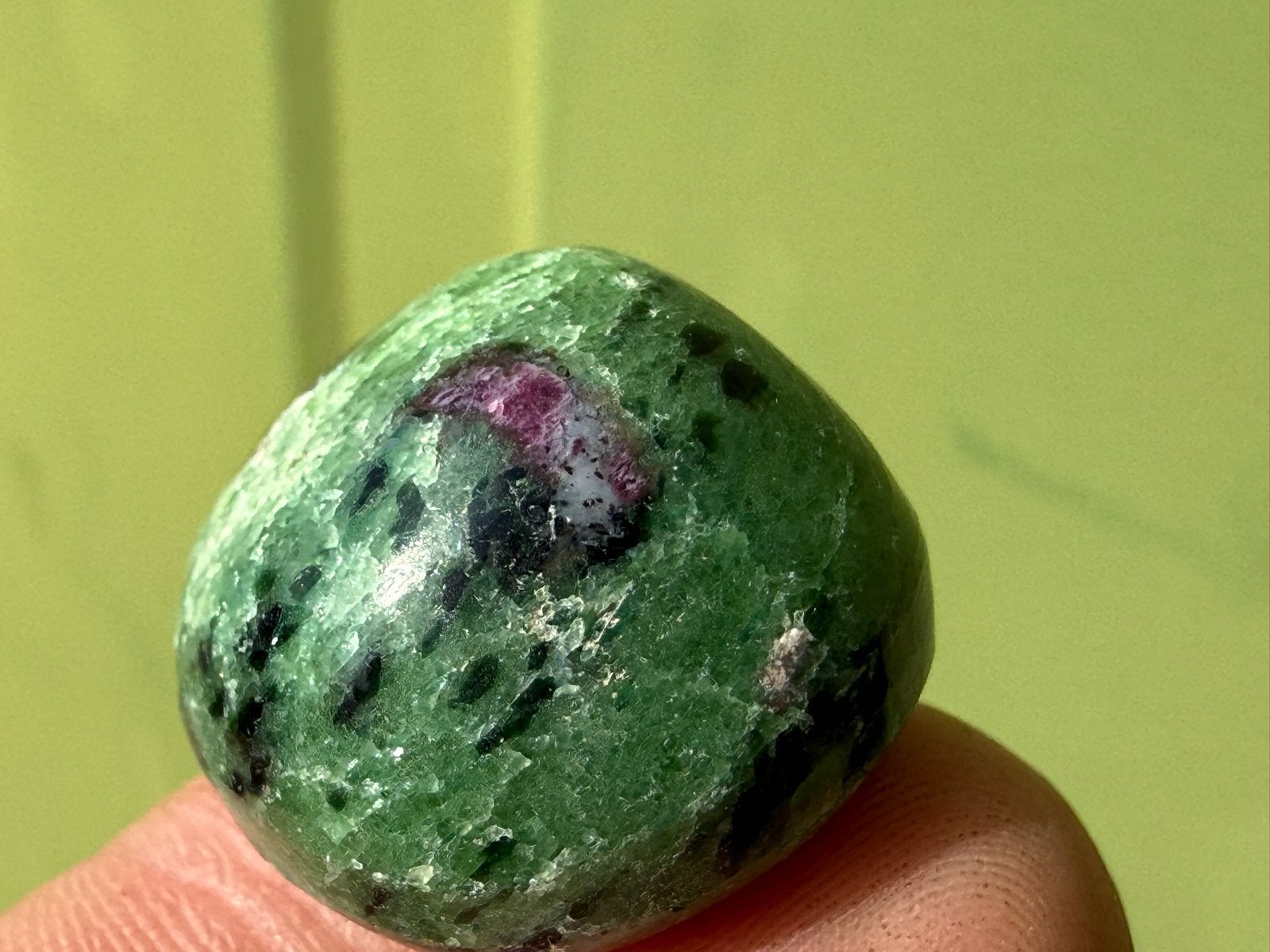 Robijn in Zoisiet Tanganyika artstone mineralen UV Actief, Ophalen of Verzenden, Mineraal