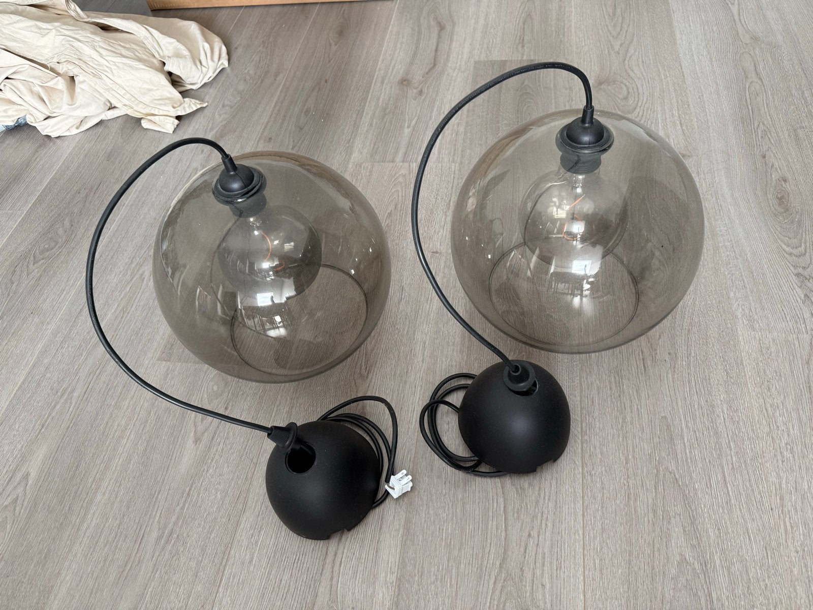 Set van 2 glazen hanglampen (IKEA), Ophalen, Zo goed als nieuw, Glas, 50 tot 75 cm