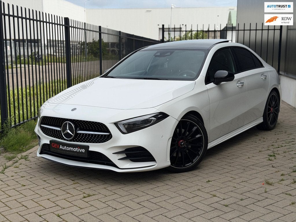 Mercedes-Benz A-klasse 200 AMG Night Pano Ambient Burmeister, Automatische klimaatregeling, Gebruikt, Euro 6, 4 cilinders