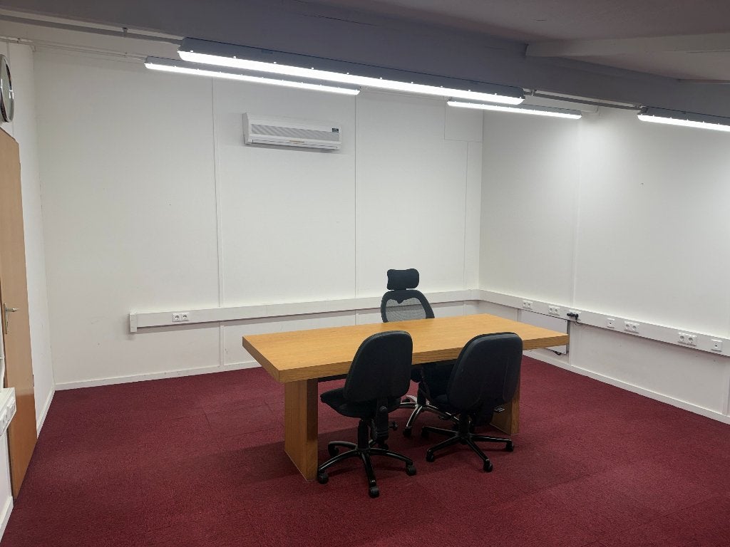 Betaalbaar kantoor Hengelo | Eigen toilet | Opslag mogelijk, Zakelijke goederen, Bedrijfs Onroerend goed, 32 m², Huur, Bedrijfsruimte