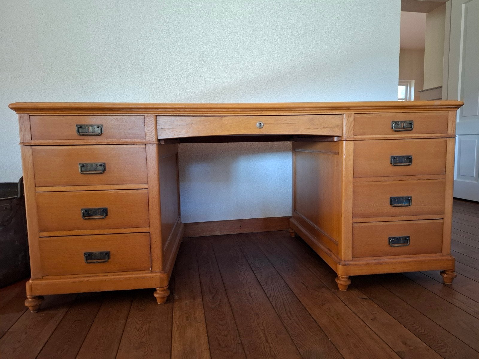 antiek eiken bureau met leer inleg., Ophalen, Gebruikt
