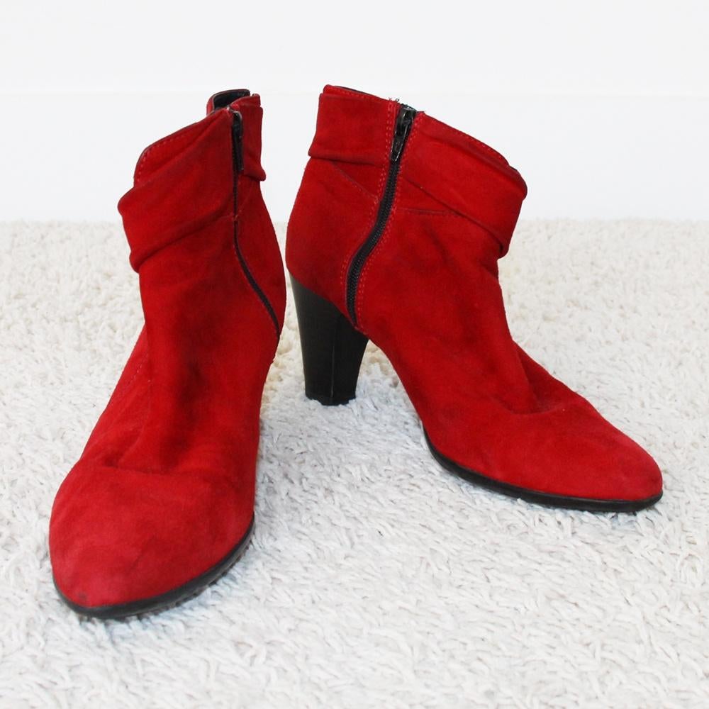 Prachtige Rode Vintage Suede Laarsjes s17 (Maat 39) € 35,-, Lage of Enkellaarzen, Ophalen of Verzenden, Zo goed als nieuw, Vintage