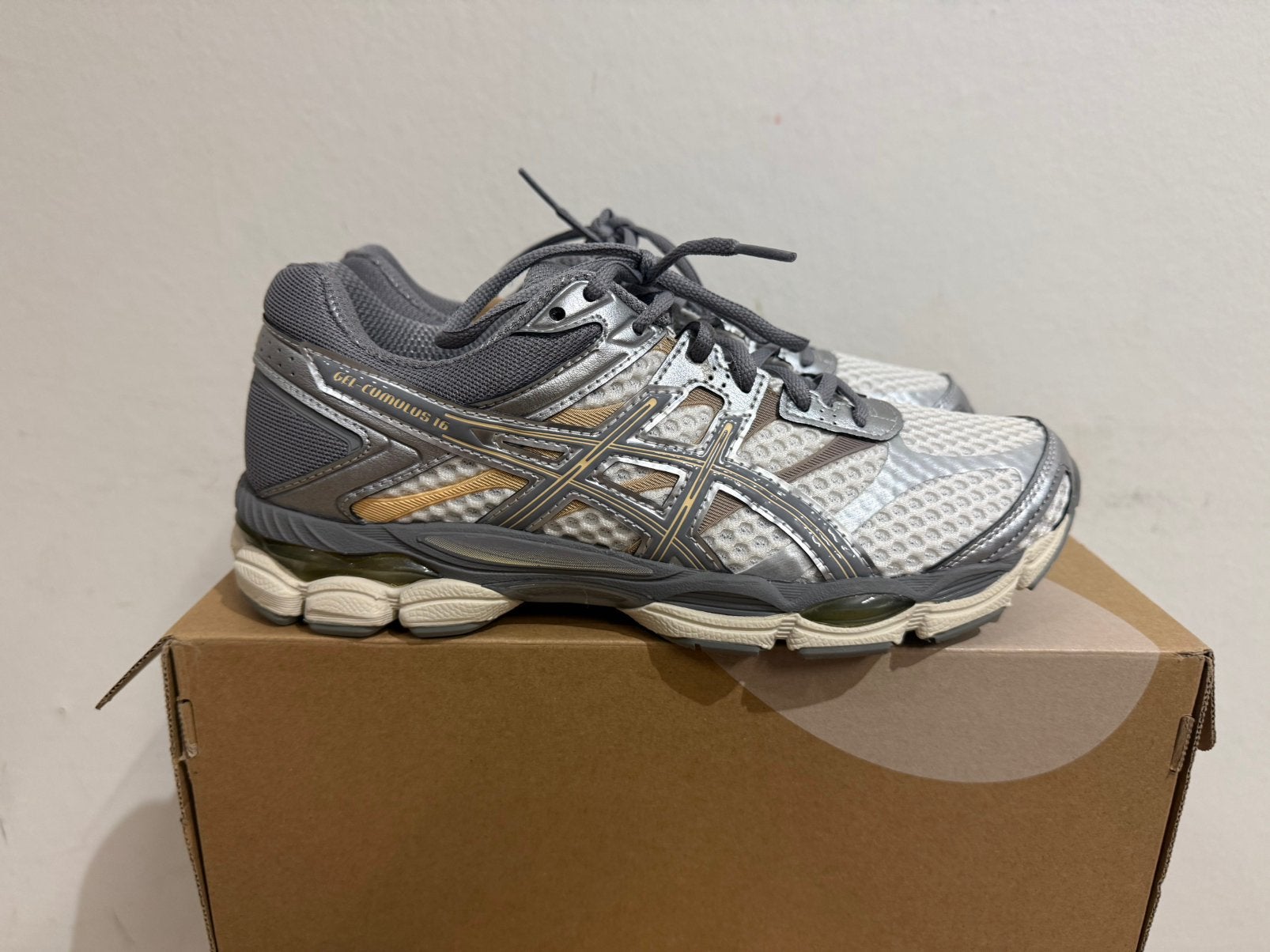 Te koop nieuwe Asics Gel Cumulus 16 maat 40, Postlaan 3, Nieuw, Ophalen of Verzenden, 123@home.nl