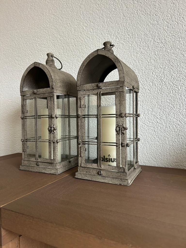 2 DECORATIEVE WINDLICHTEN INCLUSIEF BOLSIUS KAARSEN, Ophalen, Overige materialen, Overige kleuren, 25 tot 50 cm