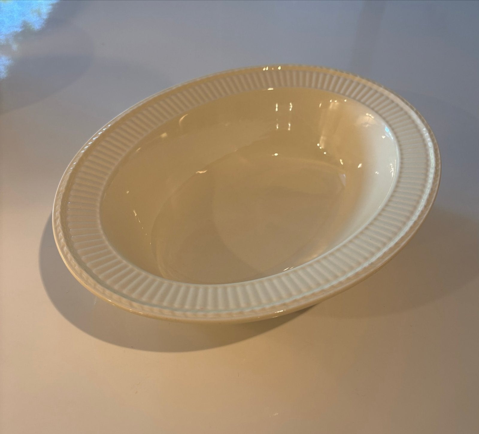 Wedgwood Edme Ovale Serveerschaal - Zo goed als nieuw, Huis en Inrichting, Klassiek, Ophalen of Verzenden, Wedgwood, Porselein