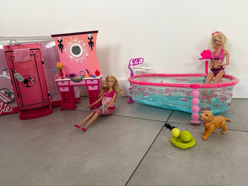 Barbie badkamerset en zwembadset., Ophalen of Verzenden, Gebruikt, Barbie