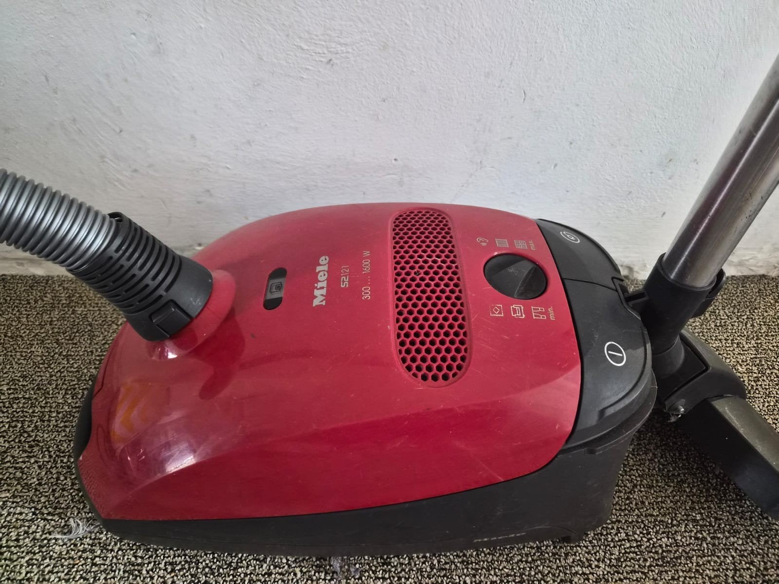 Miele stofzuiger 1600 watt, Witgoed en Apparatuur, Stofzuigers, Stofzak, Gebruikt, Ophalen of Verzenden, 1600 tot 2000 watt
