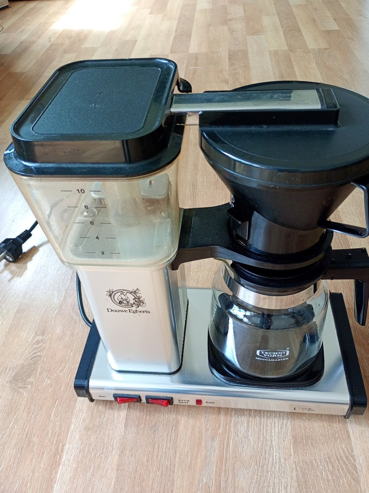 Douwe Egberts Koffiezetapparaat - Moccamaster Kwaliteit, Afneembaar waterreservoir, Gebruikt, 10 kopjes of meer, Koffiemachine
