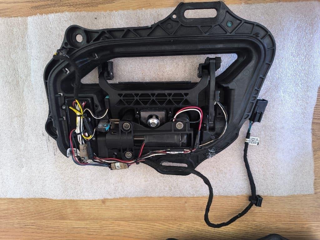 Tesla Model S deurhendel rechtsachter OEM 1007374-00-H, Ophalen of Verzenden, Gebruikt, Overige automerken