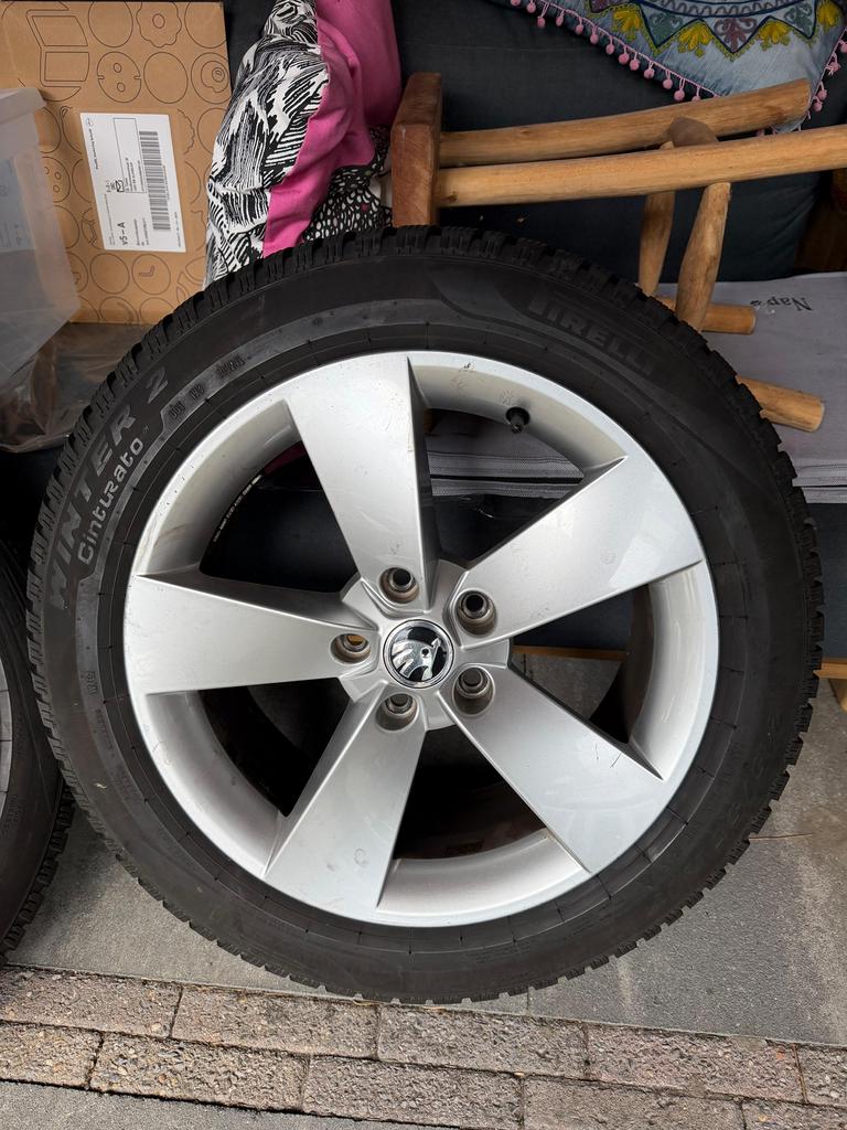 Pirelli winterbanden+Velgen, Auto-onderdelen, Banden en Velgen, Ophalen of Verzenden