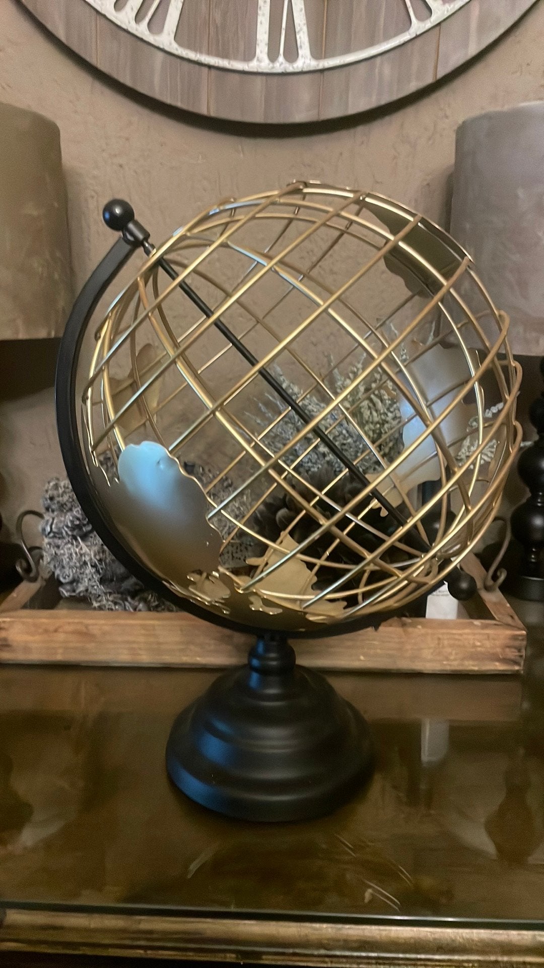 Wereldbol goud zwart, Huis en Inrichting, Woonaccessoires | Wereldbollen, Ophalen of Verzenden, Zo goed als nieuw