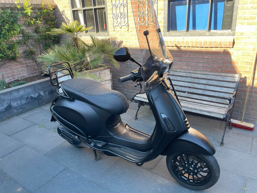Vespa Sprint 2019 - Geel Kenteken - Full Option, Fietsen en Brommers, Scooters | Vespa, Ophalen, Gebruikt, Overige modellen, Maximaal 45 km/u