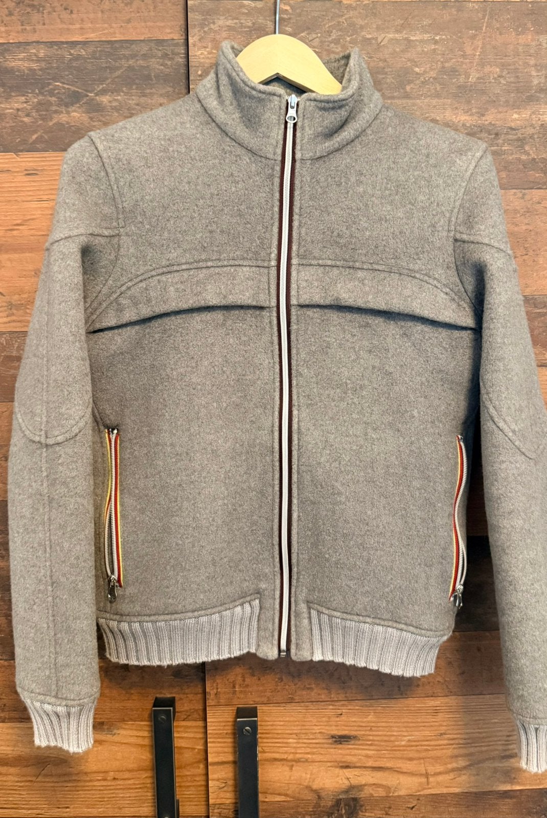 Gold Bunny Signature Detail – Premium Cashmere Interior, Ophalen of Verzenden, Zo goed als nieuw, Maat 48/50 (M), Grijs