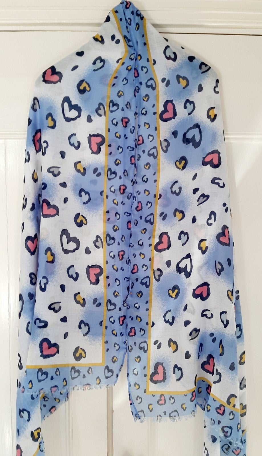Nieuwe hartjes sjaals vallen soepel blauw/ wit of bruin/ wit, Ophalen of Verzenden, Nieuw, Maat 38/40 (M), Sjaal