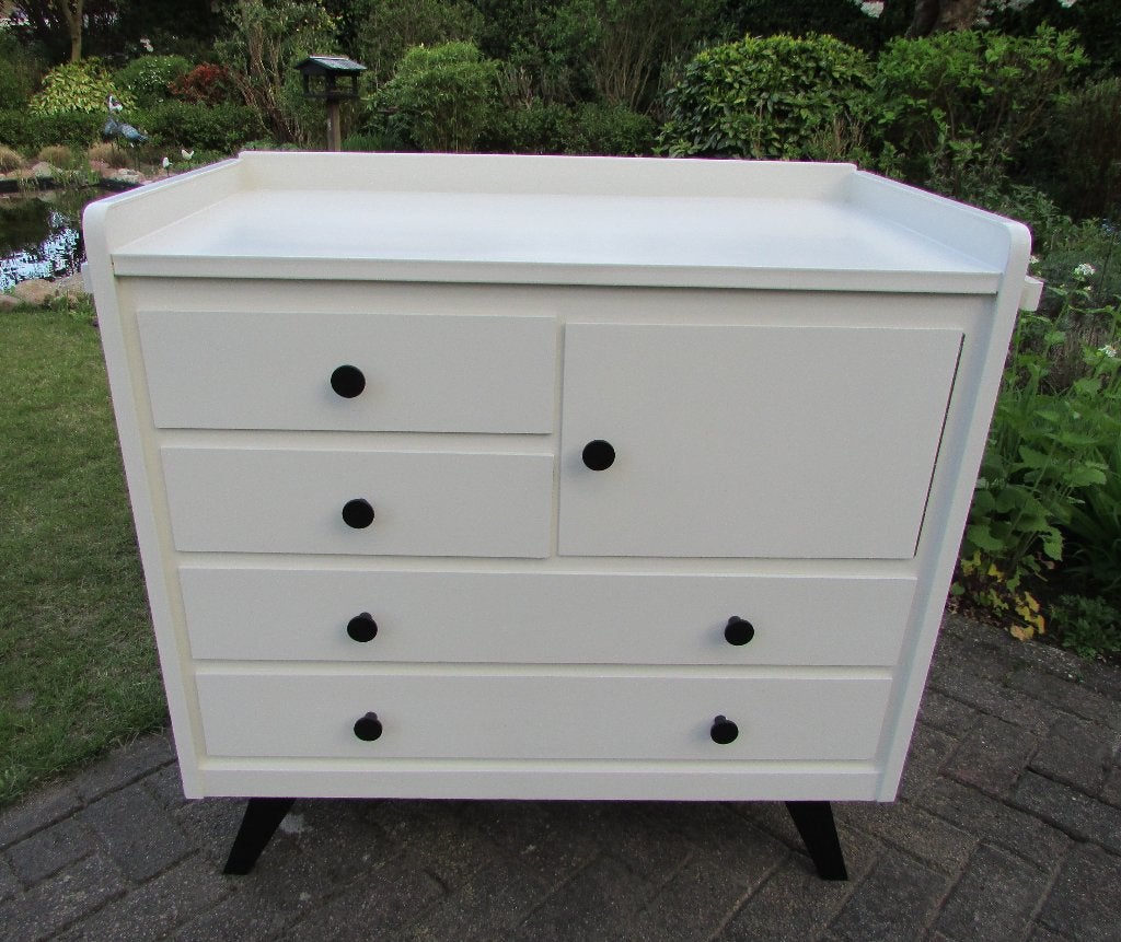 Vintage commode met uitschuifbaar plankje + rekje, Ophalen, 50 tot 70 cm, Voetruimte, 100 cm of meer