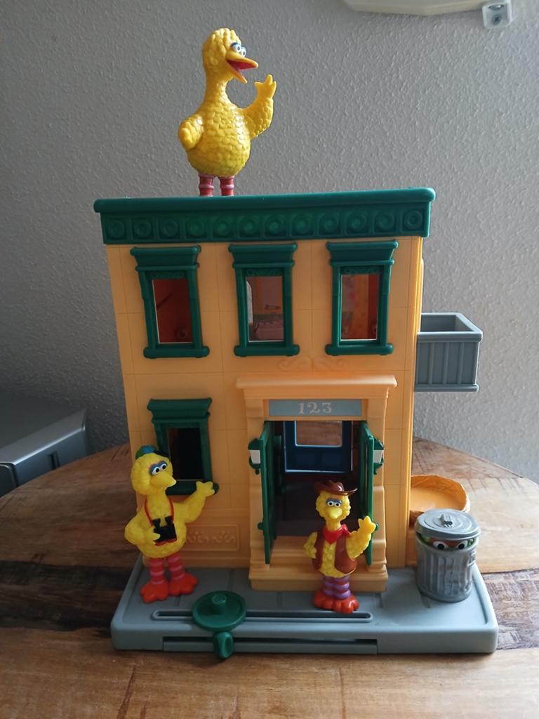 Sesamstraat huis met 3 Bigbird figuren., Ophalen of Verzenden, Zo goed als nieuw