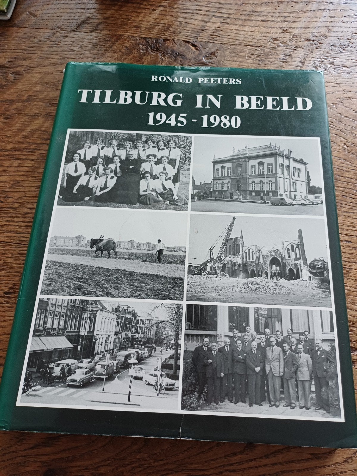 TILBURG  IN BEELD 1945-1980, Ophalen of Verzenden, Zo goed als nieuw