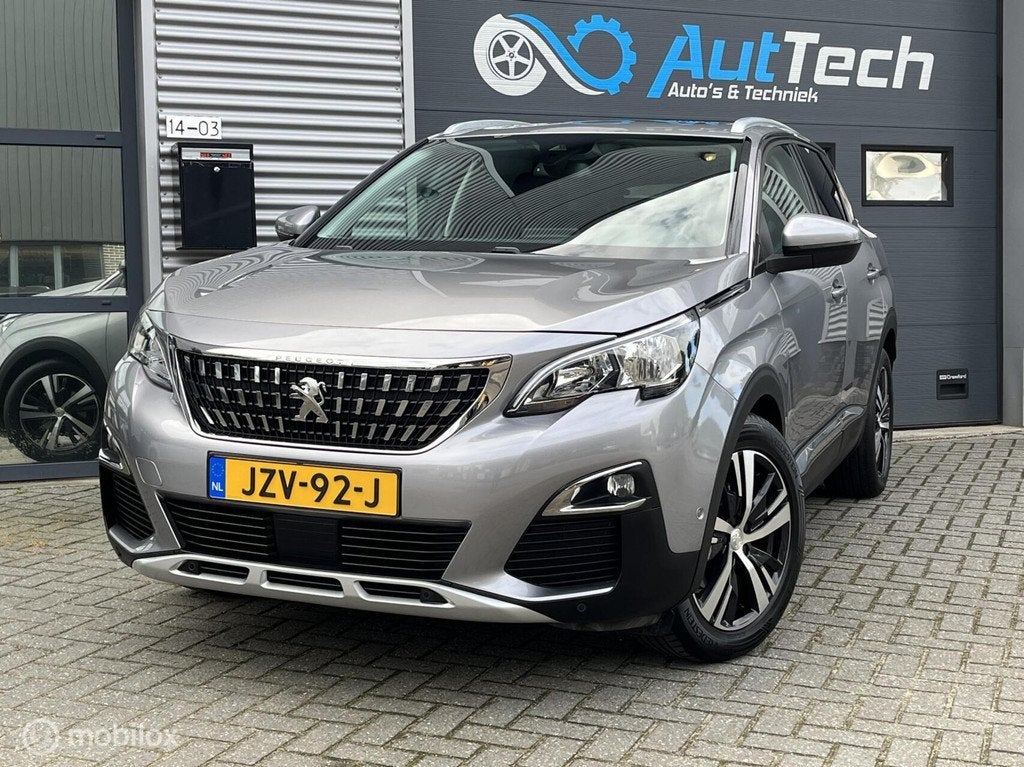 Peugeot 3008 1.2 PureTech Panorama Keyless CarPlay Trekhaak, Auto's, Peugeot, Voorwielaandrijving, 1280 kg, Gebruikt, Euro 6