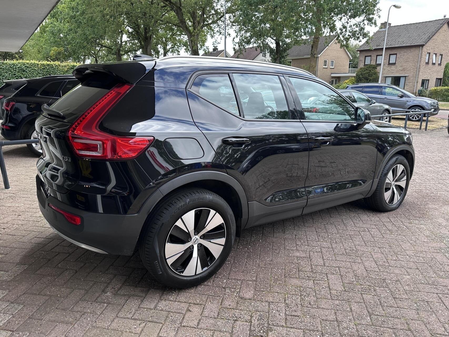 Volvo XC40 1.5 T5 Twin Engine Led, Climat, Stoelvw Auto Pilo, Auto's, Gebruikt, Met garantie (alle), Zwart, 59 km/l