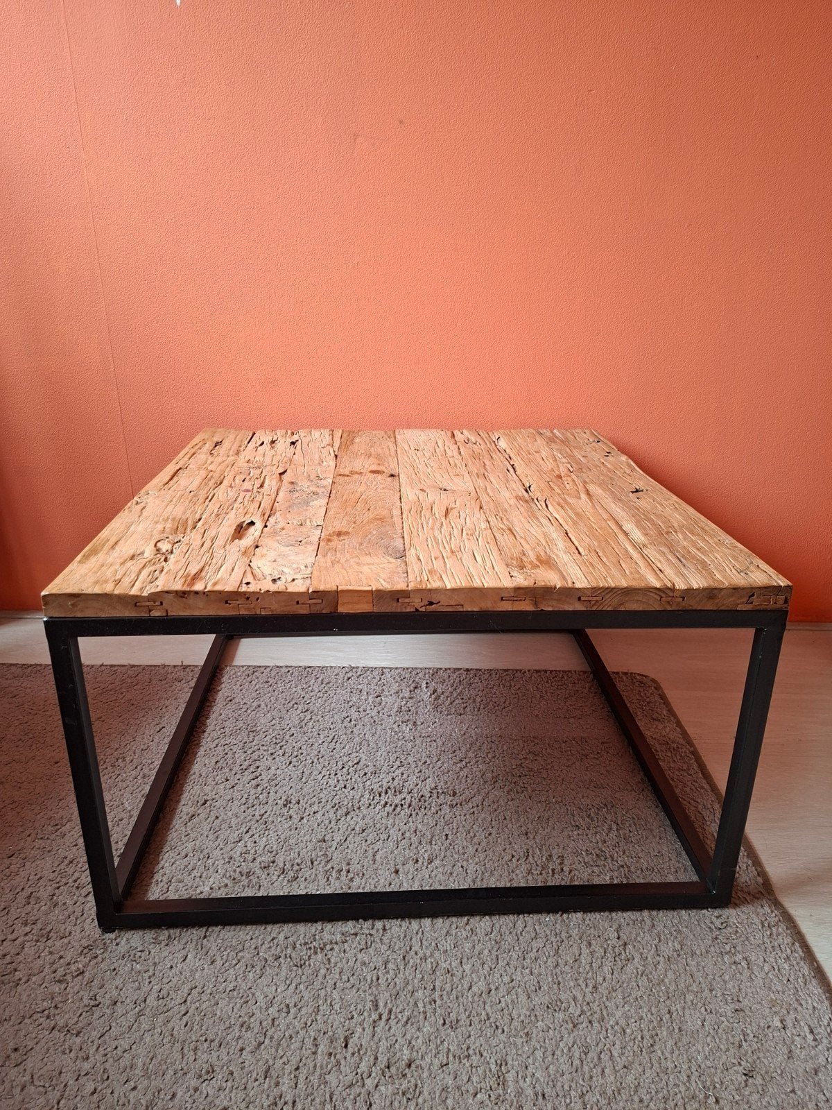 Salontafel robuust hout en zwart metaal, industrieel, Huis en Inrichting, Ophalen, Gebruikt, 50 tot 100 cm, Vierkant