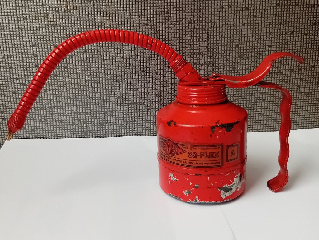 vintage rood oliespuitje  Kabi (type 32-Flex), Verzenden
