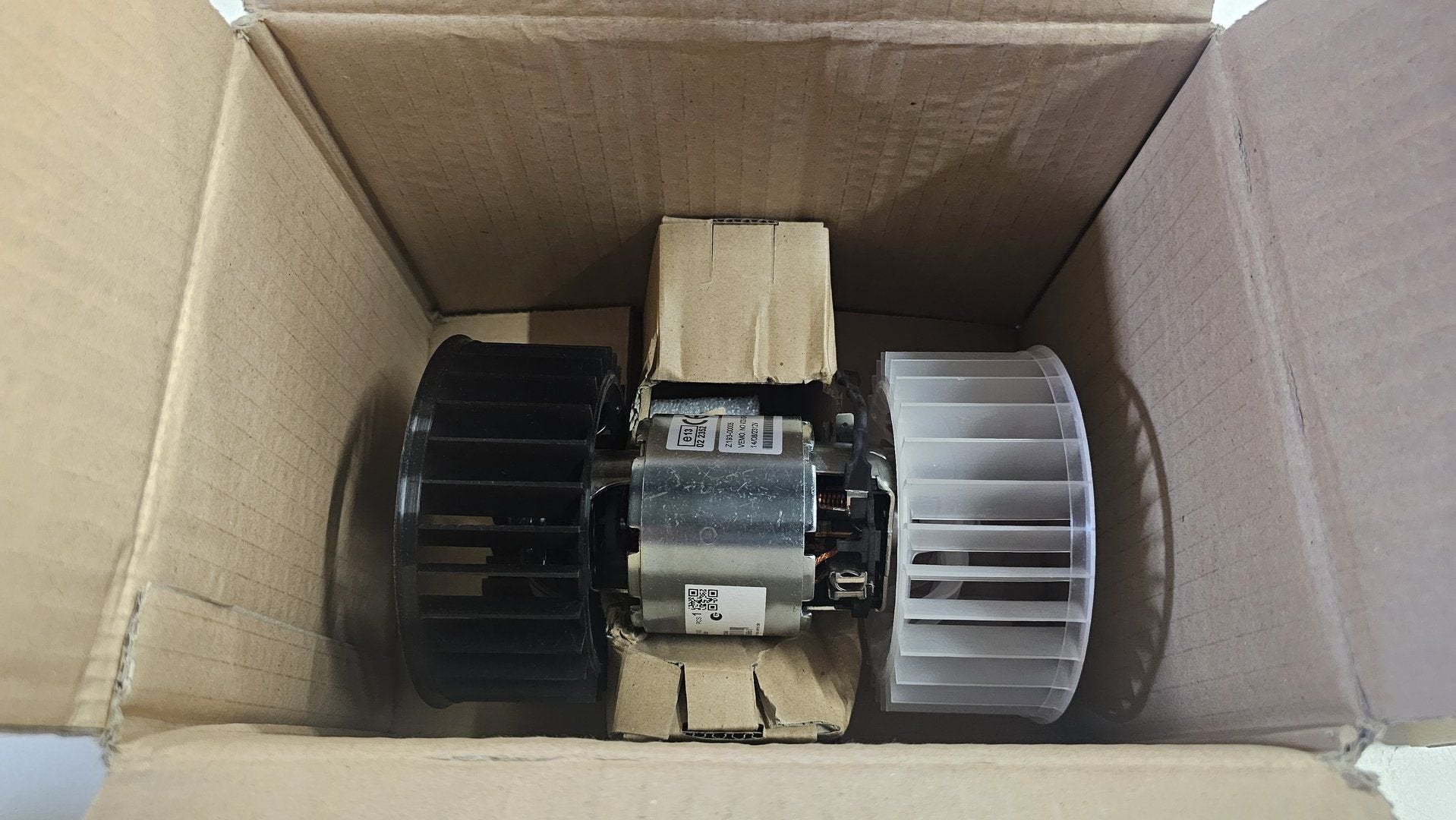 Kachelmotor nieuw zonder airco BMW 3 serie E30 64111370930 1, -, Nieuw, Ophalen of Verzenden, -