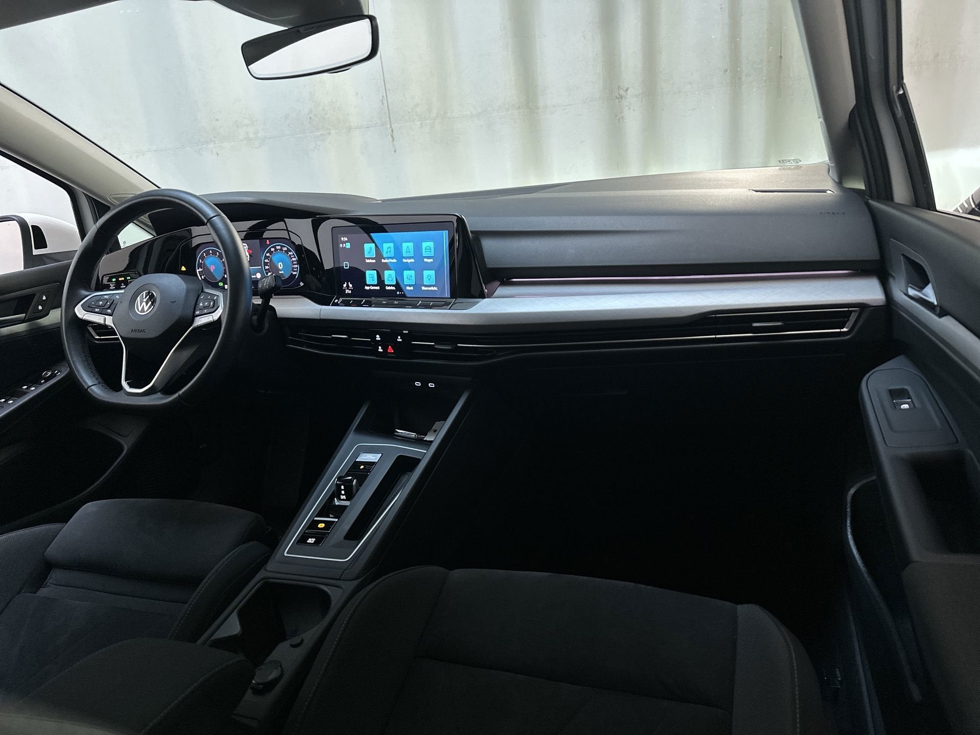 Volkswagen Golf 1.0 eTSI DSG Life Business Alcantara Sfeerve, Gebruikt, Met garantie (alle), Alcantara, Bedrijf