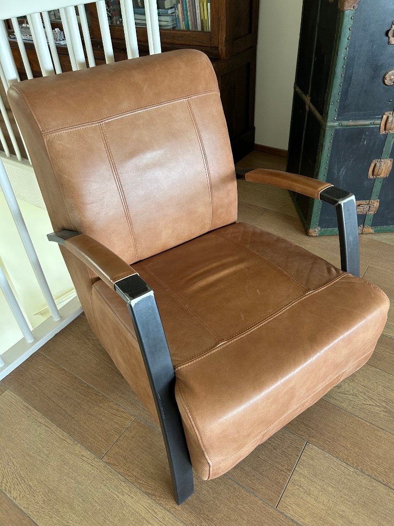 Stoere echt runderlederen stoel met stalen armleuningen, Ophalen, Stoer industrial, 75 tot 100 cm, Zo goed als nieuw