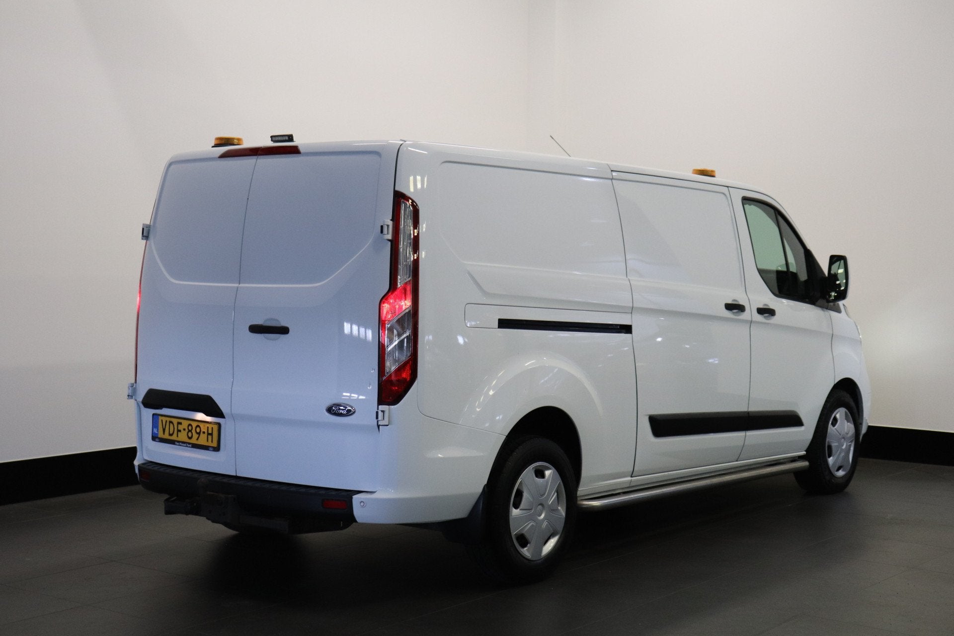 Ford Transit Custom 2.0 TDCI 130PK L2 EURO 6 - Airco - Cruis, Voorwielaandrijving, Gebruikt, 4 cilinders, Wit