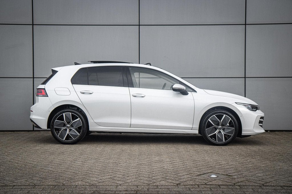 Volkswagen Golf 1.5 eHybrid 204pk DSG Style Edition | Panora, 12 maanden, Stof, 1498 cc, 4 cilinders