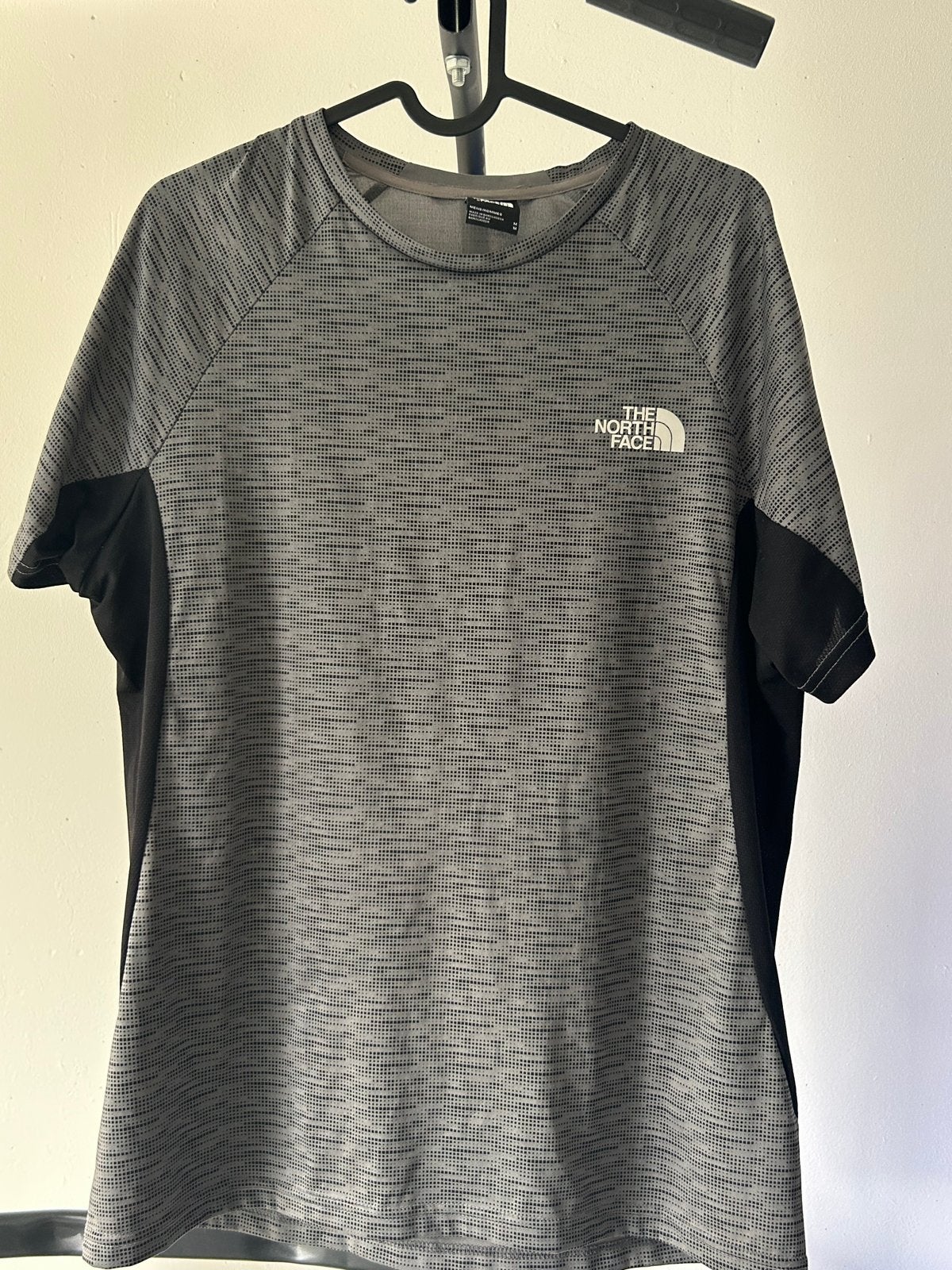 The North Face T-shirt - Grijs/Zwart - Maat M, Ophalen of Verzenden, Zo goed als nieuw, Maat 52/54 (L), Grijs