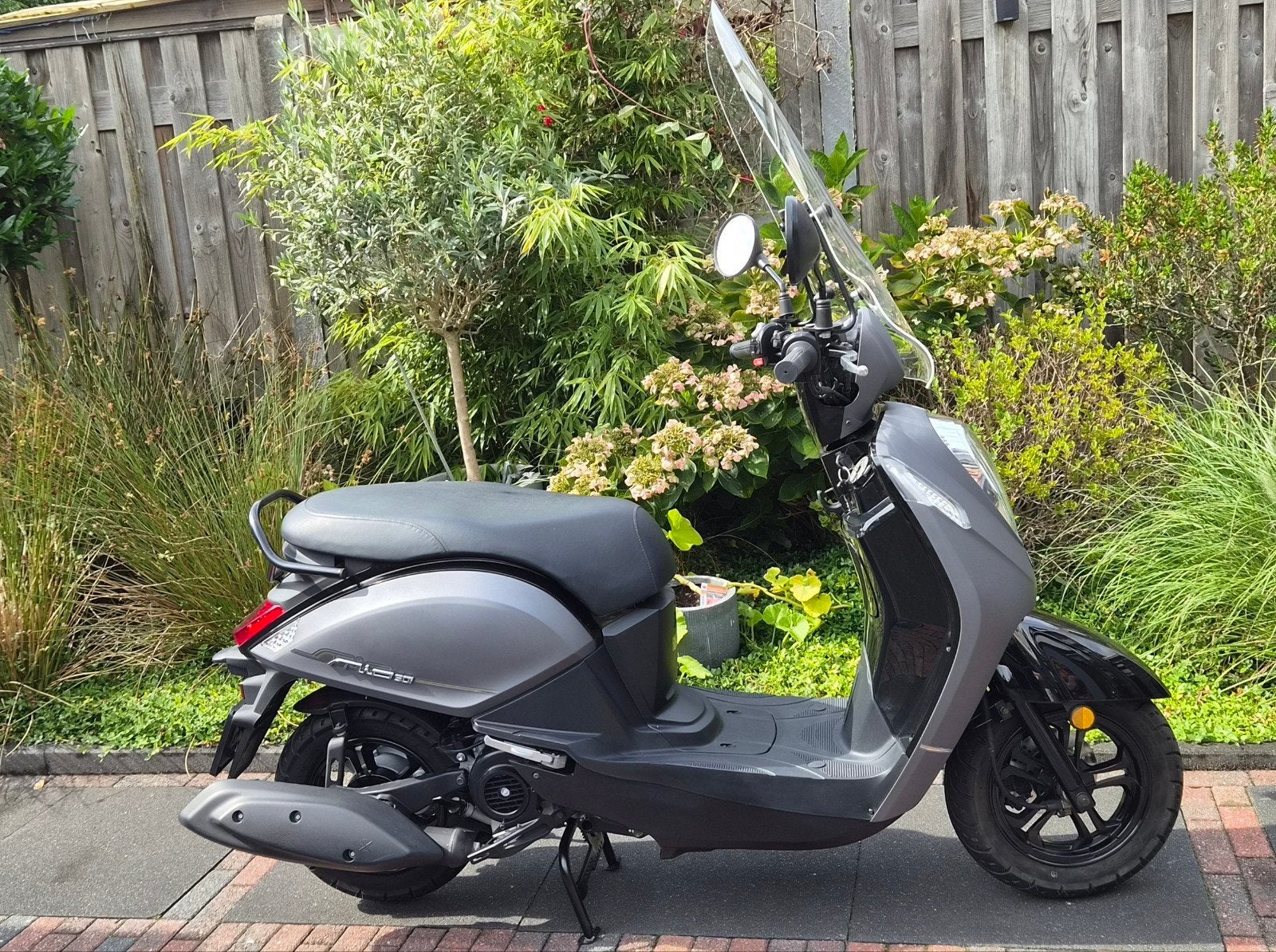 Sym mio 50i e5 Bj 2022 (286km =Nieuw), Fietsen en Brommers, Snorfietsen en Snorscooters, SYM, Nieuw, Ophalen of Verzenden