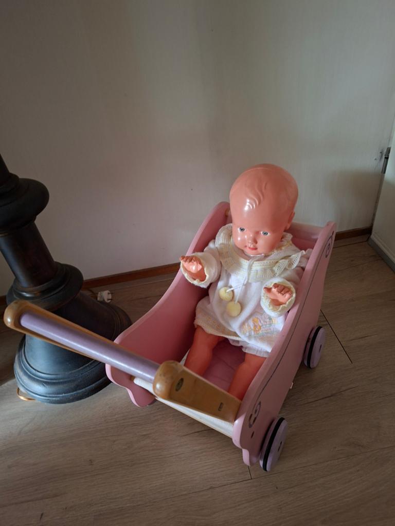 Houten poppenwagen met babypop, Verzamelen, Poppenhuizen en Toebehoren, Ophalen, Poppenhuis