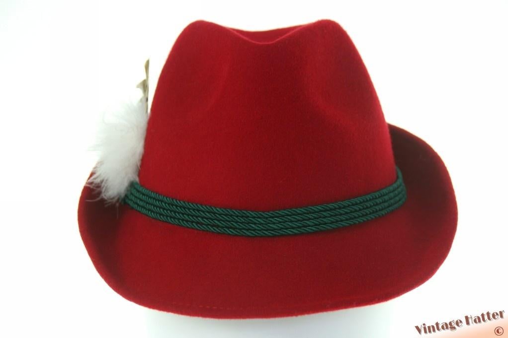 Vintage hoed Jacht trilby rood vilt met groen koord veren 55, Kleding | Heren, Hoeden en Petten, Ophalen of Verzenden, Gedragen