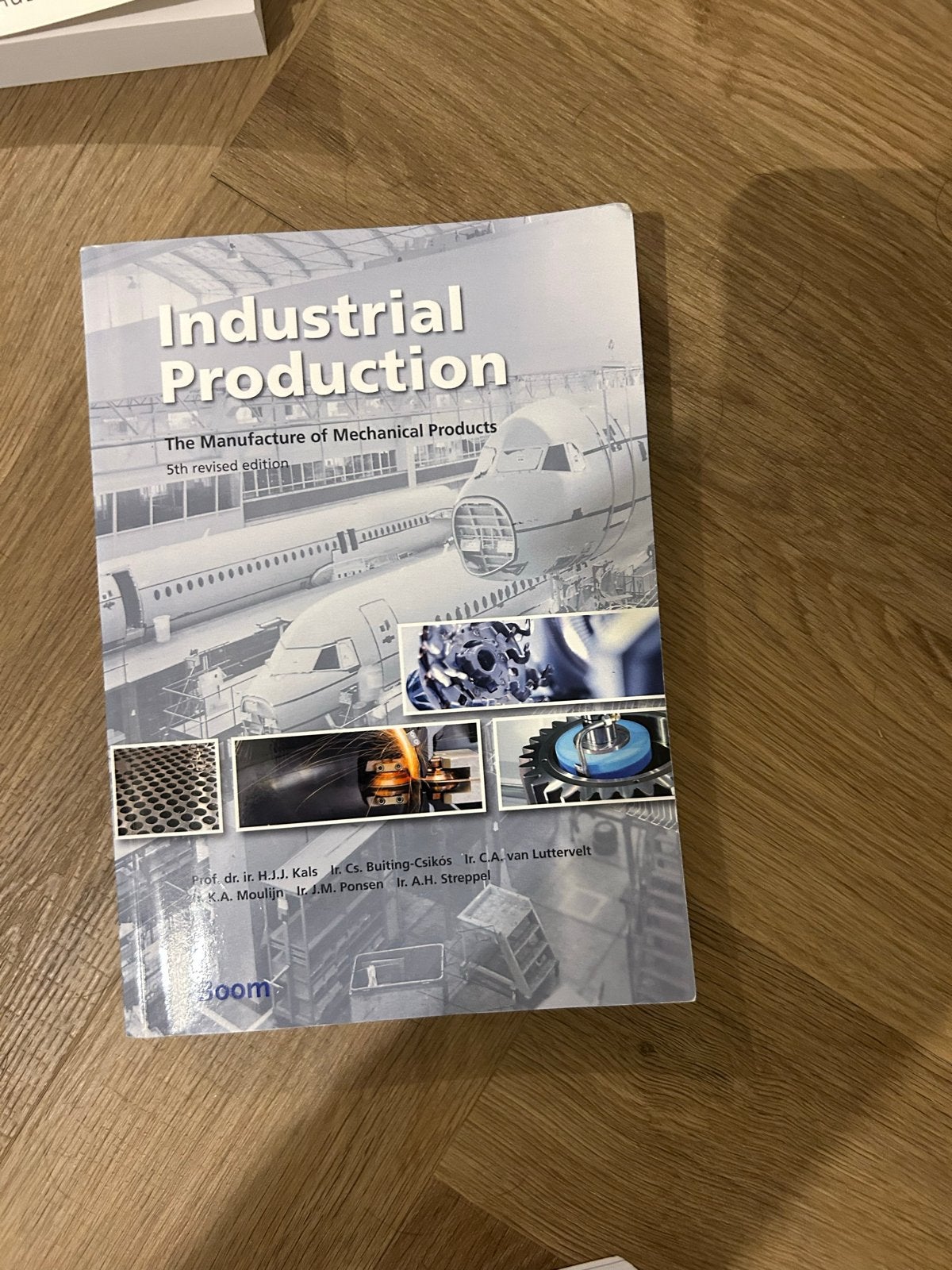 Schoolboek Industrial Production - 5e herziene editie, Boeken, Ophalen of Verzenden, Gelezen, Overige niveaus, Overige vakken