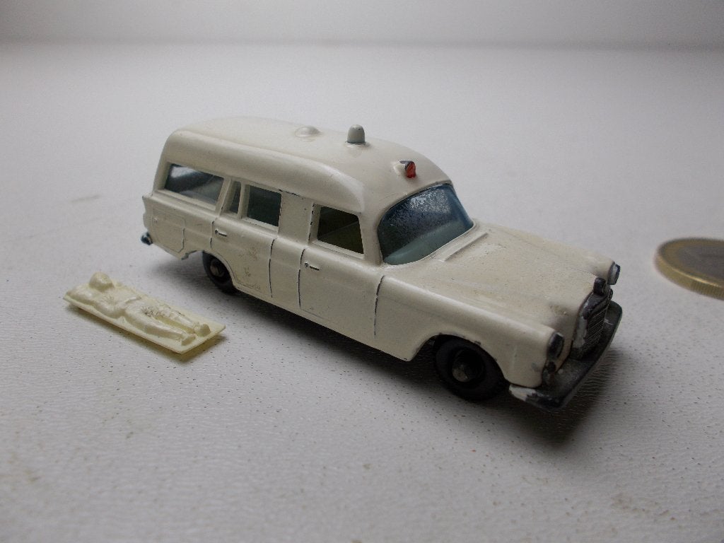 1970 Matchbox No 3-C MERCEDES-BENZ "BINZ" AMBULANCE., Ophalen of Verzenden, Zo goed als nieuw, Auto, Matchbox