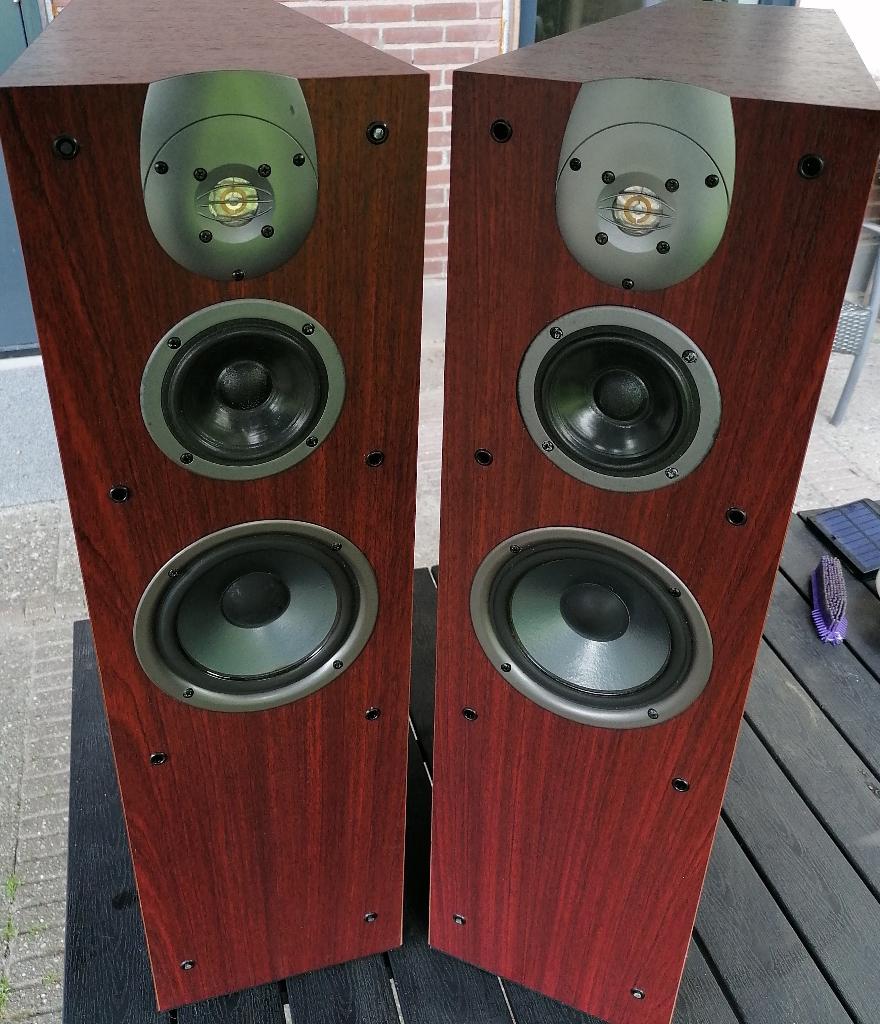 Infinity Delta 30 speakers, Gebruikt, 60 tot 120 watt, Front, Rear of Stereo speakers, Ophalen