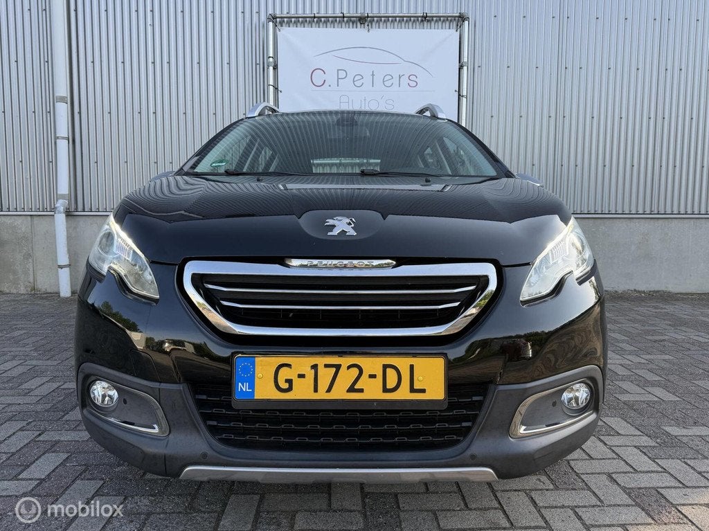 Peugeot 2008 1.2 VTi Allure Pack 2013 / Navigatie / Trekhaak, Auto's, Voorwielaandrijving, Euro 5, 1199 cc, Zwart
