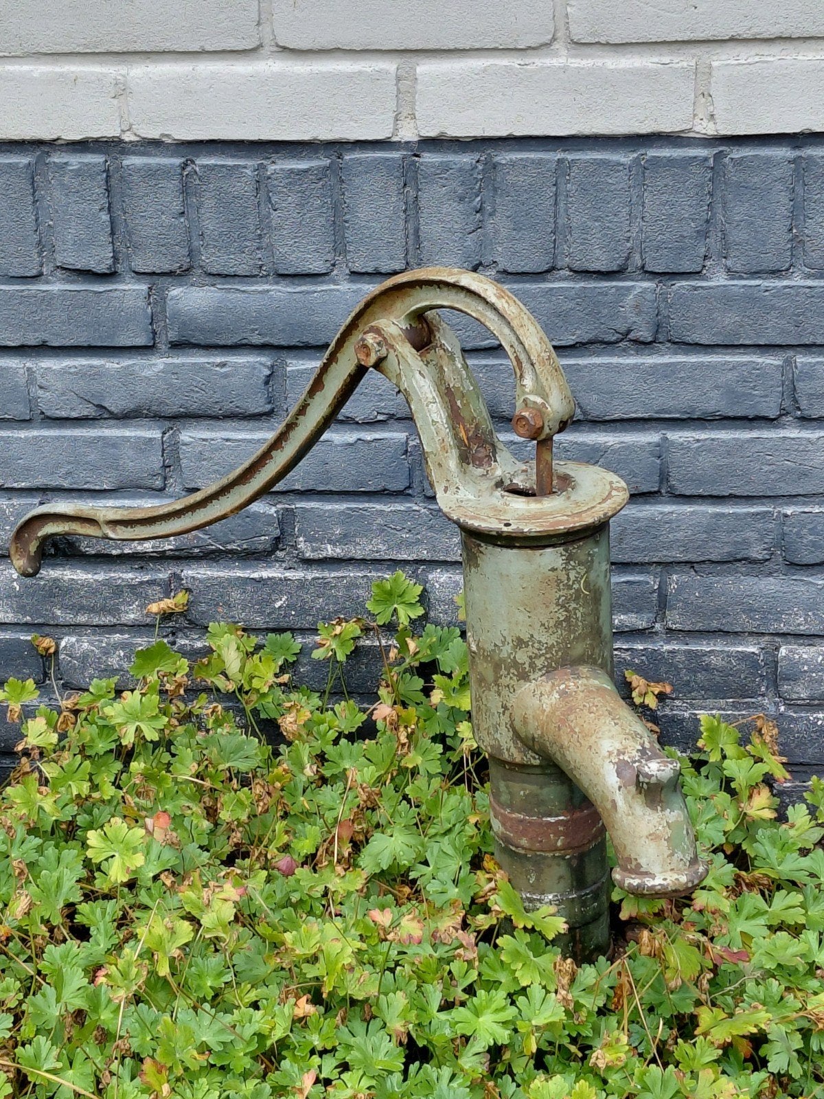 Antieke gietijzere waterpomp, Ophalen, Zo goed als nieuw, Elektrisch, Dompelpomp