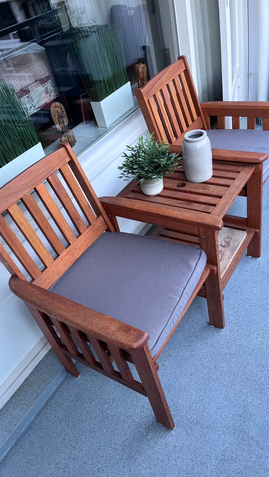 Te koop houten bankje met tafel en kussens, Zo goed als nieuw, Tuinset, Hout, Ophalen