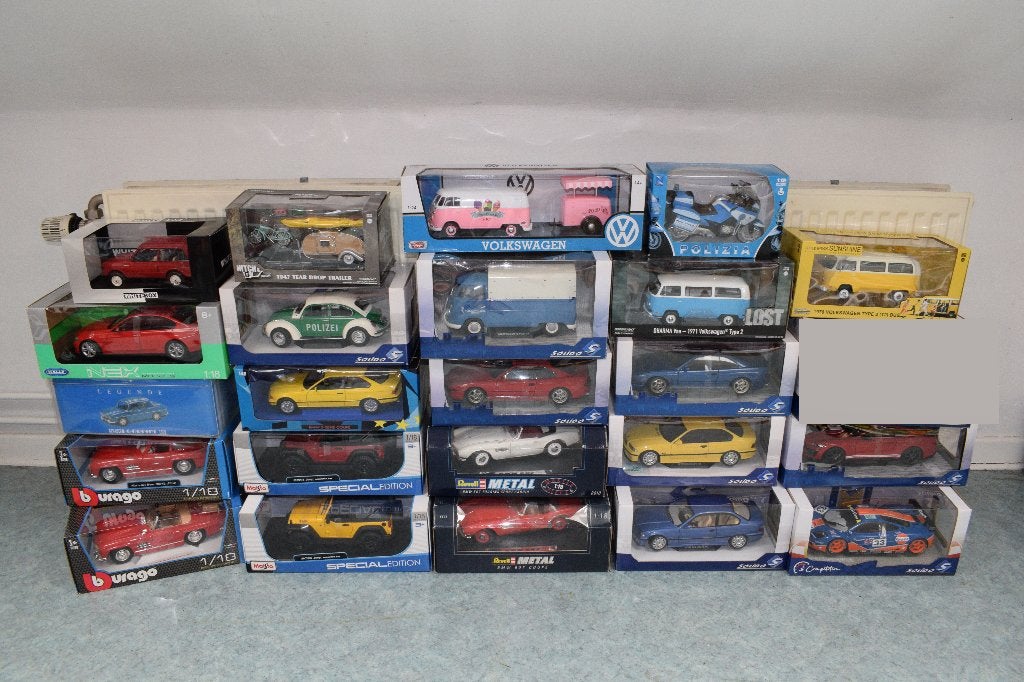 Lot 22 miniatuur auto's 1:18 en 1:24 nieuw rommelmarkt, Ophalen, Nieuw, Overige merken