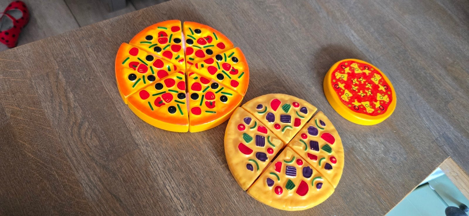 Speelgoed pizza set - 2 pizza's en 1 mini pizza, Ophalen of Verzenden, Gebruikt, Hout, Speelkeuken-accessoire