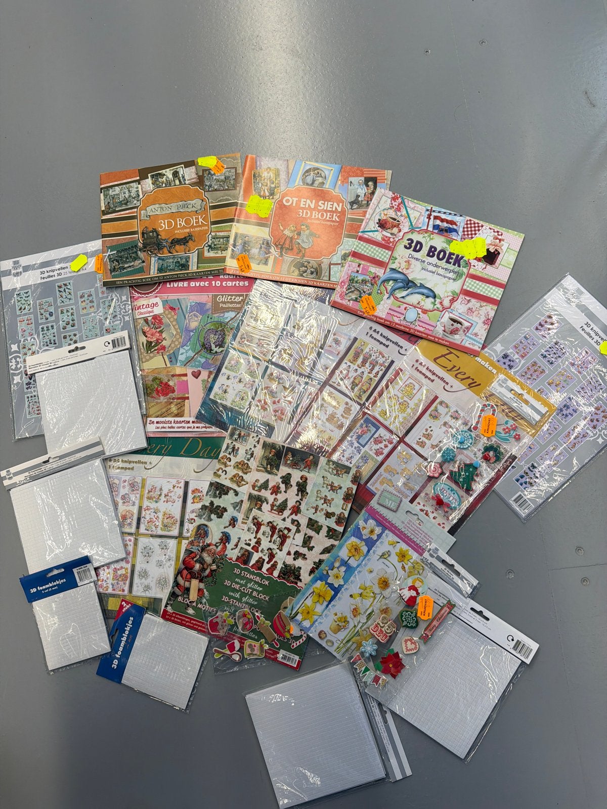 Grote collectie 3D knutselboeken en materialen, Hobby en Vrije tijd, Knutselen, Ophalen, Meerkleurig, Zo goed als nieuw, Papier of Karton